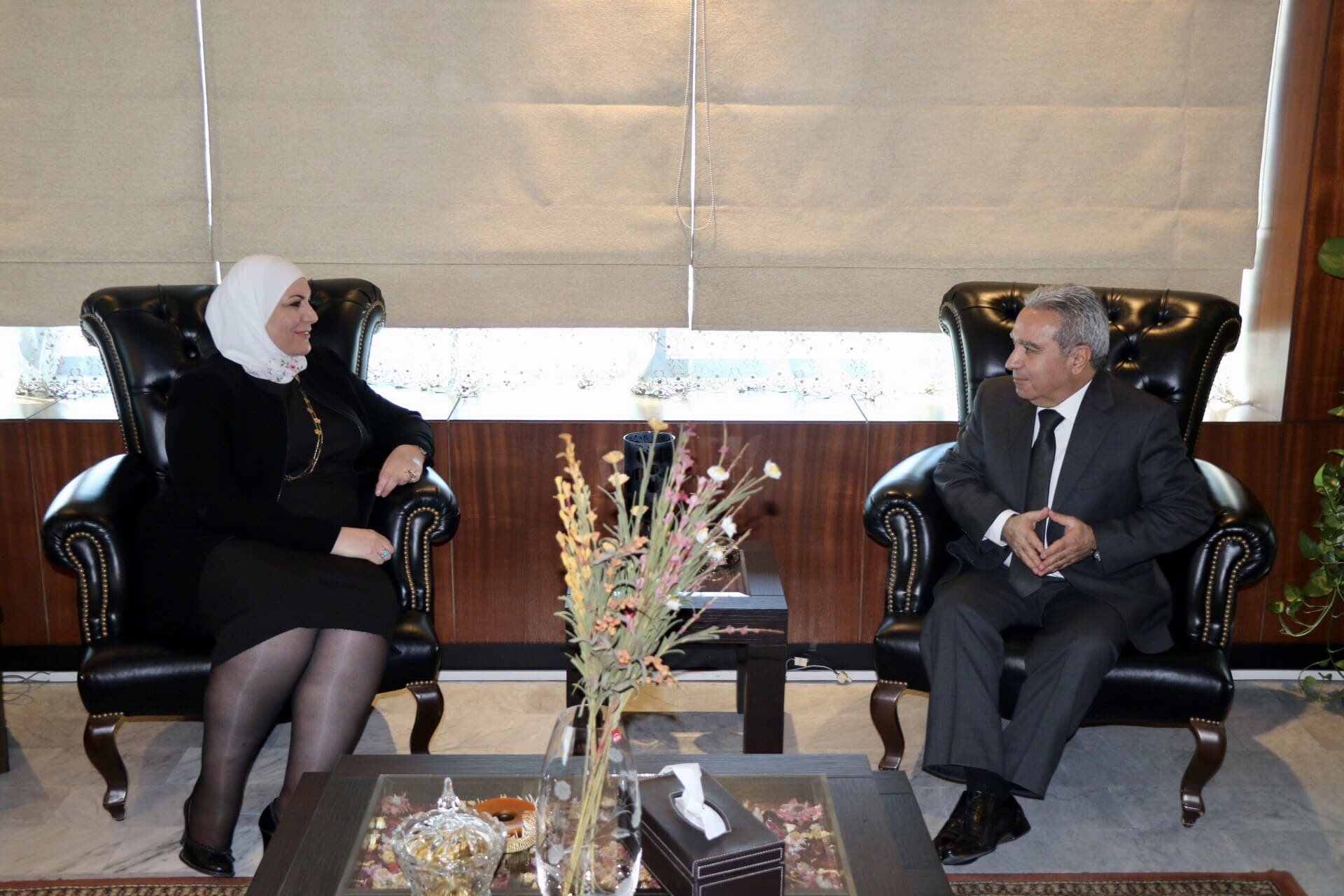 Ramzi Moucharafieh et son homologue syrienne Rima el Qadri. Crédit Photo: NNA