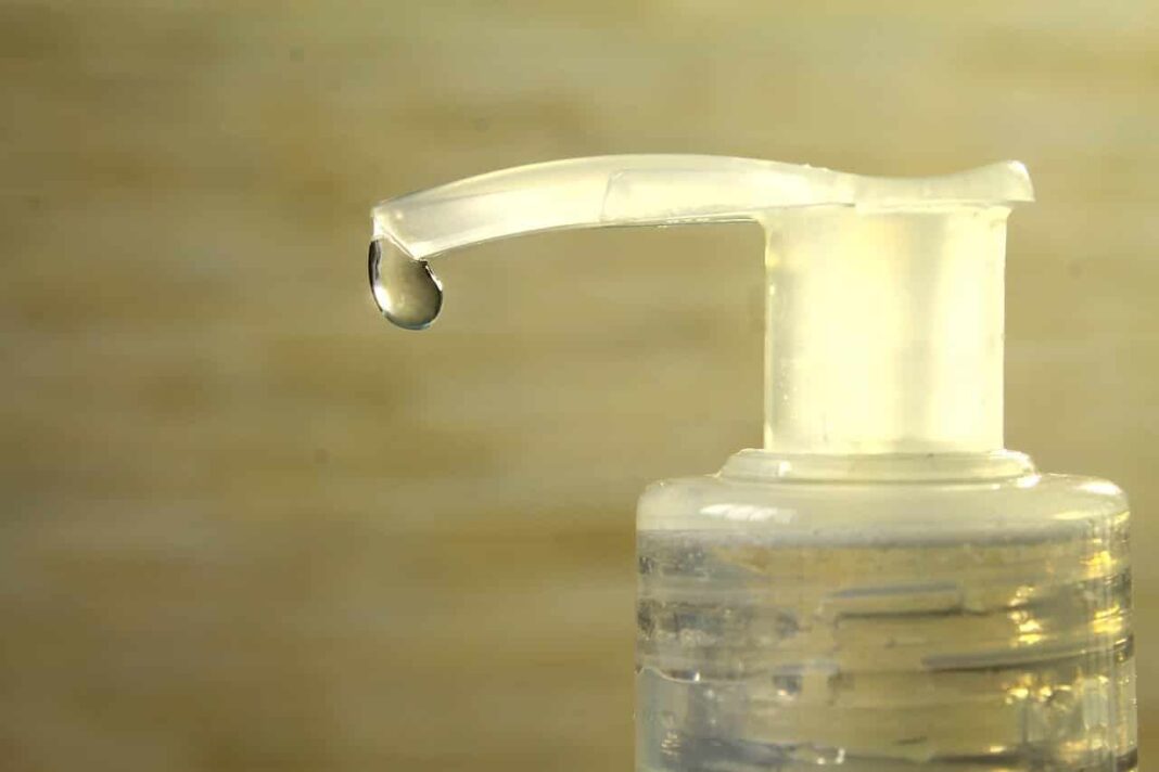 Coronavirus : tous les désinfectants pour les mains ne se valent pas