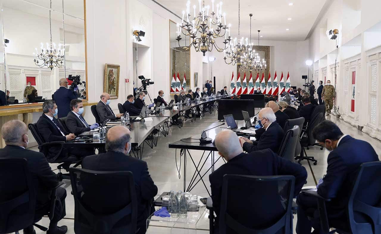 Un plan d’aide estimé entre 10 à 15 milliards de dollars pour secourir le Liban présenté en conseil des ministres Un plan d'aide estimé entre 10 à 15 milliards de dollars pour secourir le Liban présenté en conseil des ministres