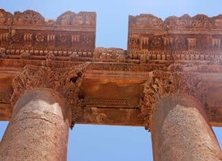 Tremblement de terre à Baalbeck Baalbeck Photo by rolf neumann on Unsplash