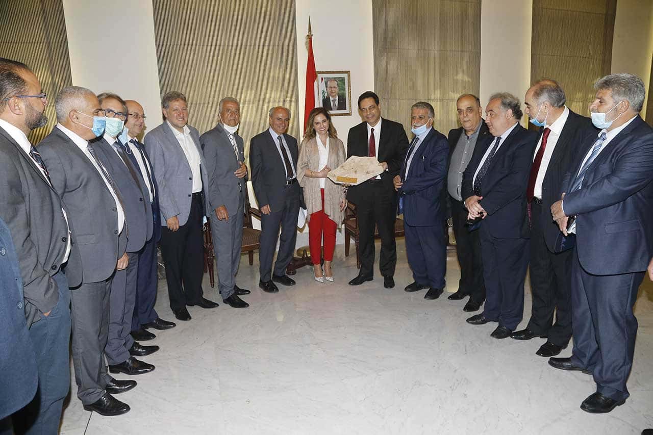 Le Premier Ministre reçoit une délégation de l’Union des commerçants du Mont Liban Crédit Photo: Dalati & nohra