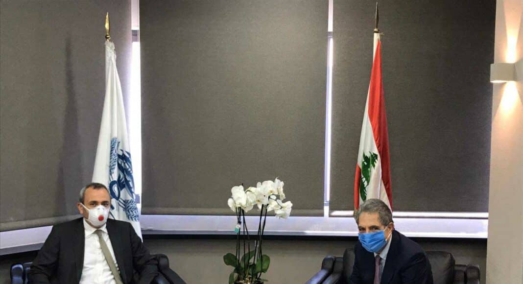 Le Ministre des Finances Ghazi Wazni, en compagnie de l'ambassadeur de Grande Bretagne au Liban, le 30 avril 2020. Crédit Photo: Dalati & Nohra