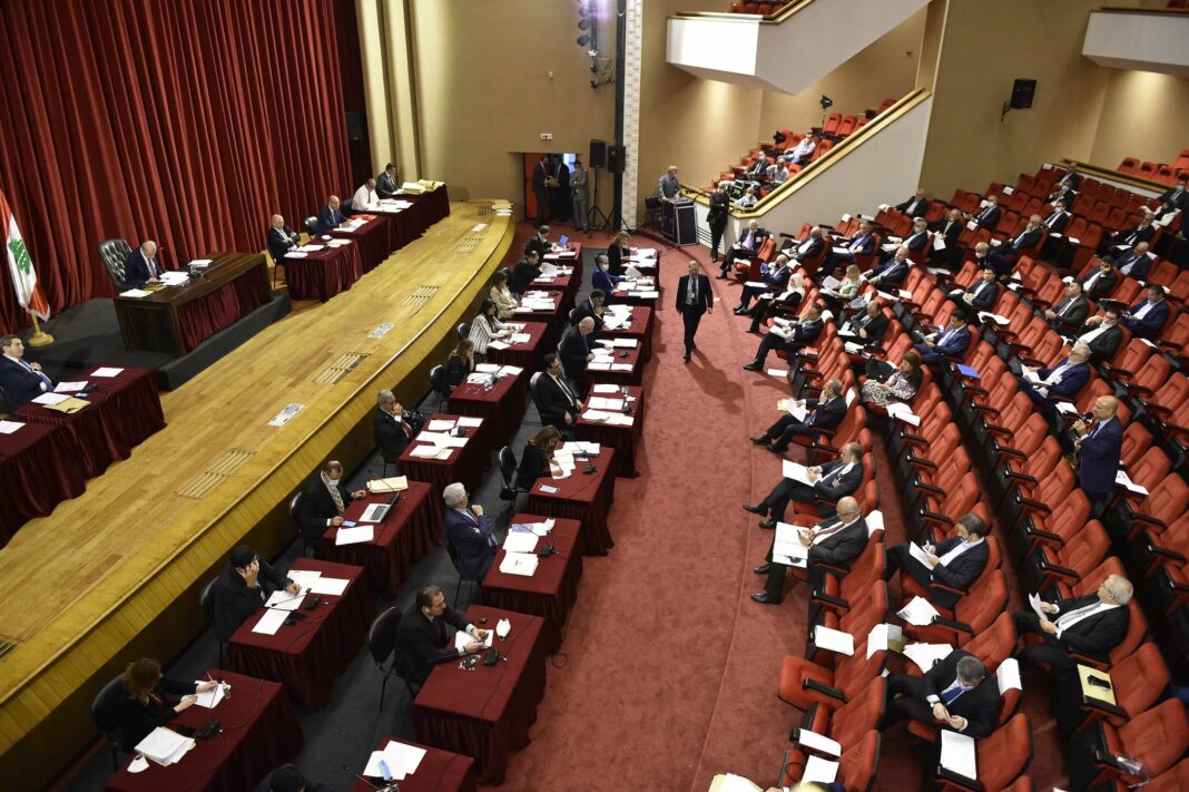 Le parlement adopte la loi concernant la levée du secret bancaire de responsables et la création d'un fond de 1200 milliards de livres pour les personnes vulnérables