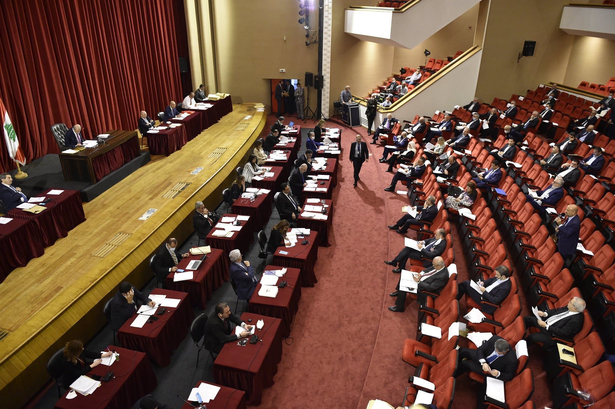 Le parlement adopte la loi concernant la levée du secret bancaire de responsables et la création d’un fond de 1200 milliards de livres pour les personnes vulnérables Le parlement adopte la loi concernant la levée du secret bancaire de responsables et la création d'un fond de 1200 milliards de livres pour les personnes vulnérables