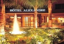 L'entrée de l'Hôtel Alexandre de Beyrouth.