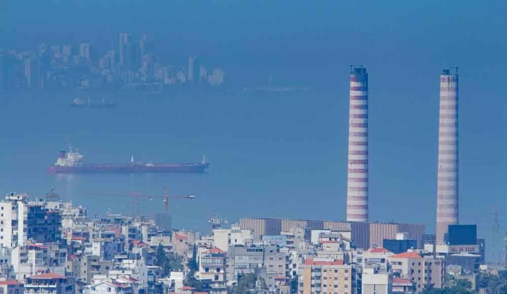 La centrale électrique de Zouk Mosbeh, des Tankers et Beyrouth. Crédit Photo: Francois el Bacha pour Libnanews.com