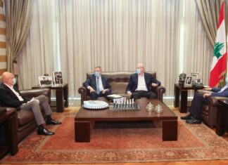 Les 4 anciens premiers ministres Najib Mikati, Fouad Saniora, Saad Hariri et Tammam Salam. Crédit Photo: NNA