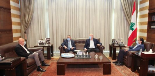 Les 4 anciens premiers ministres Najib Mikati, Fouad Saniora, Saad Hariri et Tammam Salam. Crédit Photo: NNA