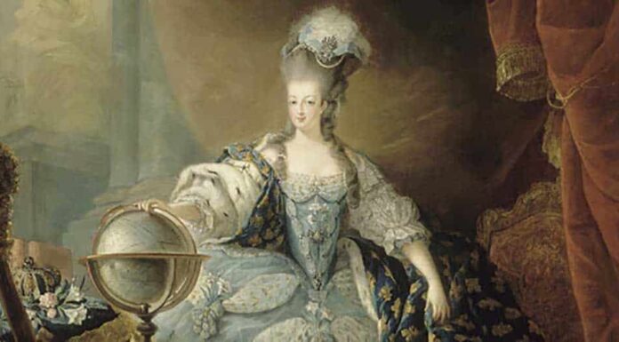 Marie-Antoinette II: Le retour de la grand’ blonde*