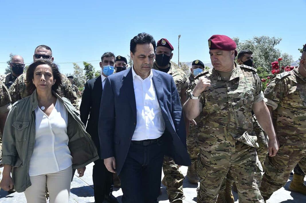 Le Premier Ministre Hassan Diab accompagné par la ministre de la Défense Zeina Akar et le commandant de l'Armée, le général Joseph Aoun à Ras Baalbeck à l'occasion de la commémoration du début de l'offensive Aube du Jurd contre Daesh. Crédit Photo: Dalati & Nohra