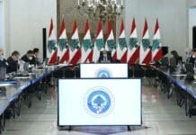 Aoun et Diab appellent à une réunion du conseil des ministres sortant et s'en prennent à Riad Salamé