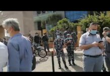 Scène surréaliste aujourd'hui à Beyrouth en face du Ministère de l'Education