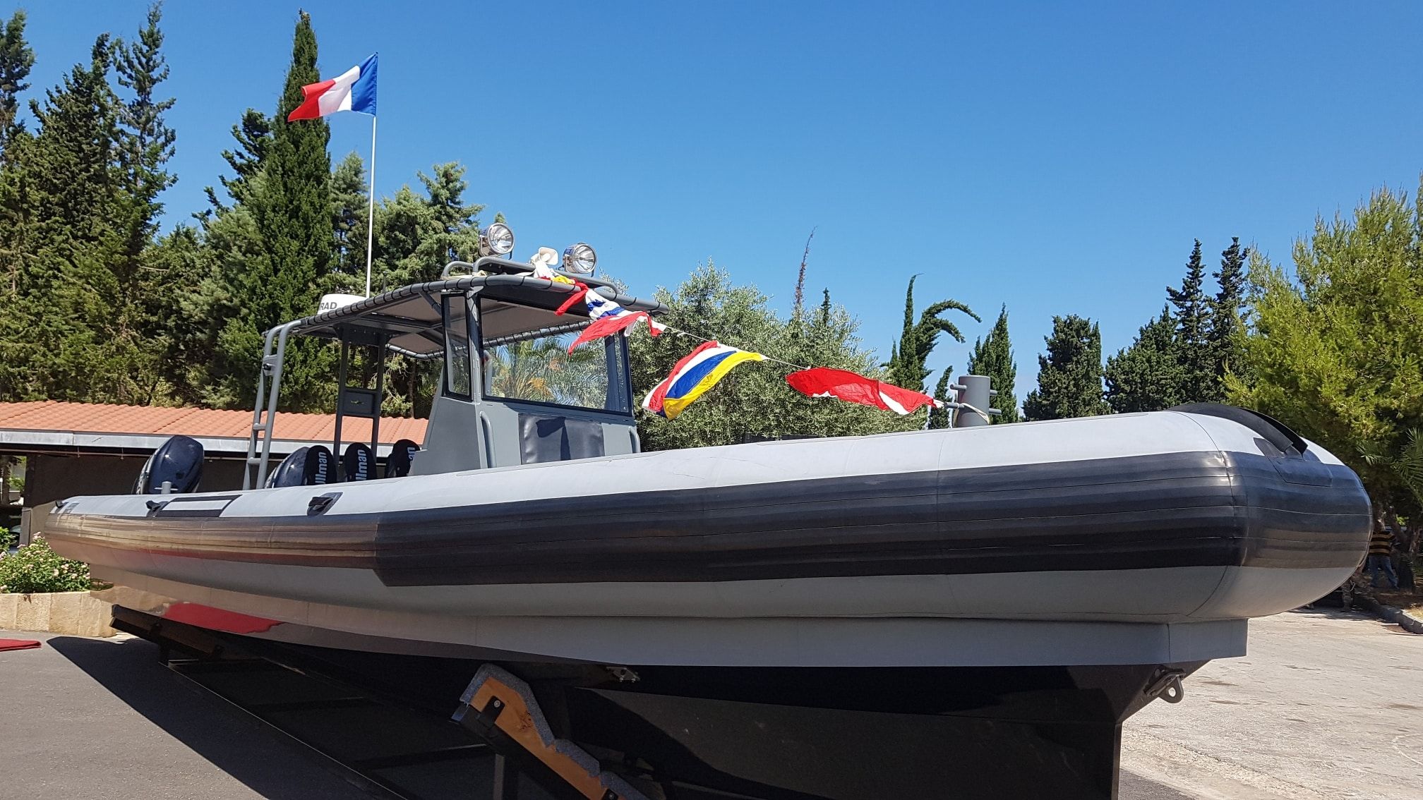 Remise d’embarcations semi-rigides rapides à la Marine libanaise