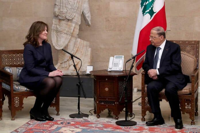 Dalati Liban Aoun Shea L'ambassadrice des Etats-Unis au Liban Dorothy Shea en compagnie avec le Président de la République, le Général Michel Aoun. Crédit Photo: Dalati & Nohra