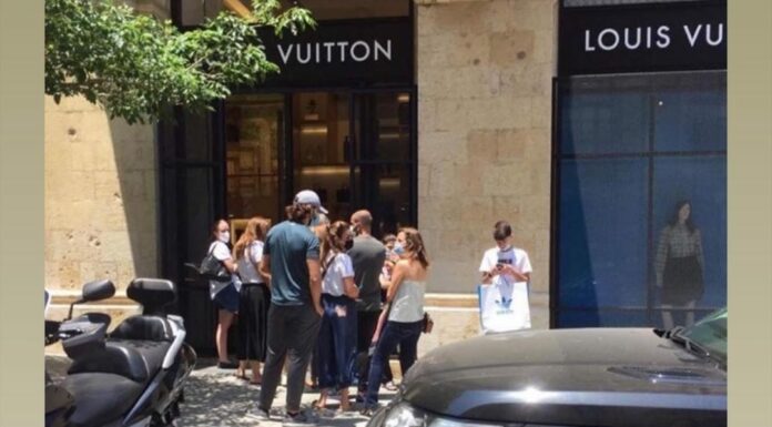Au Liban, on fait désormais la queue devant les boulangeries et les magasins de luxe