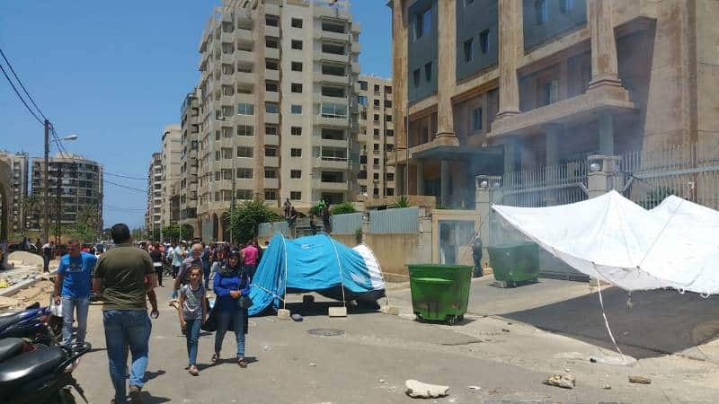 Une manifestation devant la cour de justice de Tripoli pour réclamer la libération de 27 détenus