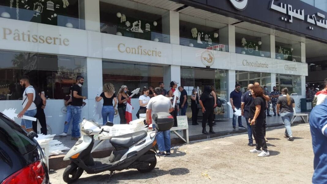 Les manifestants se rassemblent en différents lieux