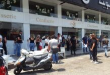 Les manifestants se rassemblent en différents lieux