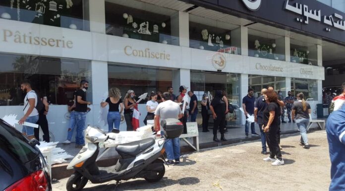 Les manifestants se rassemblent en différents lieux