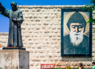 La statue de St Charbel à l'entrée du Monastère d'Annaya au Liban. Crédit Photo: Libnanews.com