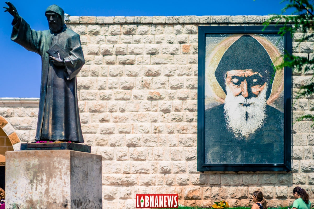 La Statue de Saint Charbel à Annaya La statue de St Charbel à l'entrée du Monastère d'Annaya au Liban. Crédit Photo: Libnanews.com