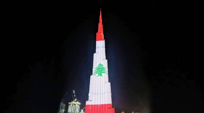 Liban/Explosion à Beyrouth: Les pyramides en Egypte, la tour Bourj el Khalifa à Dubai, la Tour Eiffel et même une tour de Tel Aviv illuminées du drapeau libanais