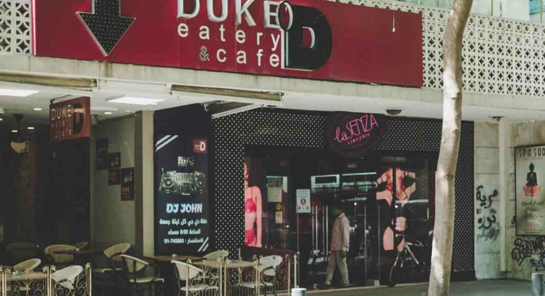 Des boutiques dans la rue de Hamra à Beyrouth.