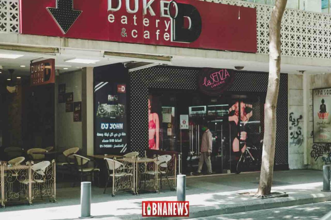 Des boutiques dans la rue de Hamra à Beyrouth.