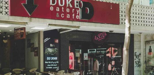 Des boutiques dans la rue de Hamra à Beyrouth.