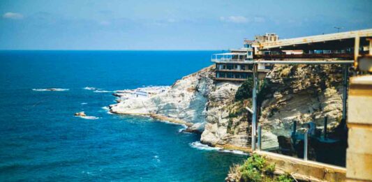 La corniche de Raouché, à Beyrouth, Liban. Crédit Photo: Francois el Bacha pour Libnanews.com. Tous droits réservés.