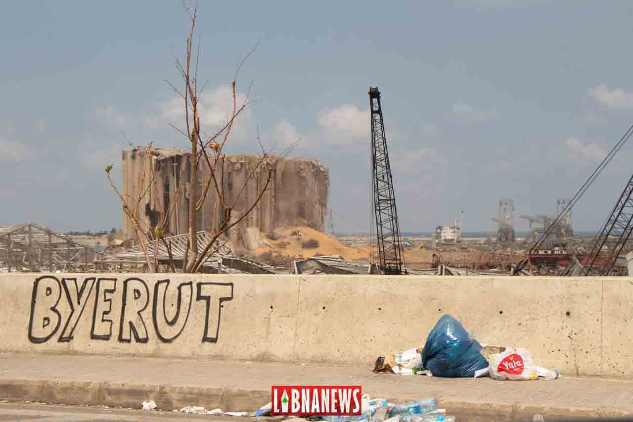 L’armée libanaise appelle à une minute de silence un mois après le drame du port de Beyrouth Le port de Beyrouth, 1 semaine après l'explosion du 4 août. Crédit Photo: François el Bacha pour Libnanews.com