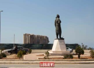 La statue de l'émigré, situé à proximité du Port de Beyrouth. Crédit Photo: Francois el Bacha pour Libnanews.com. Tous droits réservés.