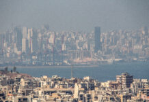 Le terminal container du Port de Beyrouth à priori sécurisé Le port de Beyrouth vu de loin le 6 août 2020 après l'explosion du port de Beyrouth. Crédit Photo: Francois el Bacha pour Libnanews.com