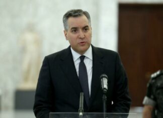 Le nouveau Premier Ministre du Liban Mustapha Adib s'exprimant depuis le perron du Palais de Baabda suite à sa nomination, le 31 août 2020. Crédit Photo: NNA