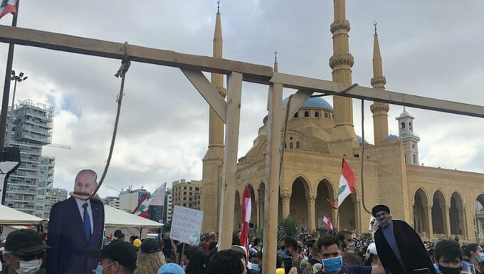 Liban: Un gibet symbolique monté, place des martyrs