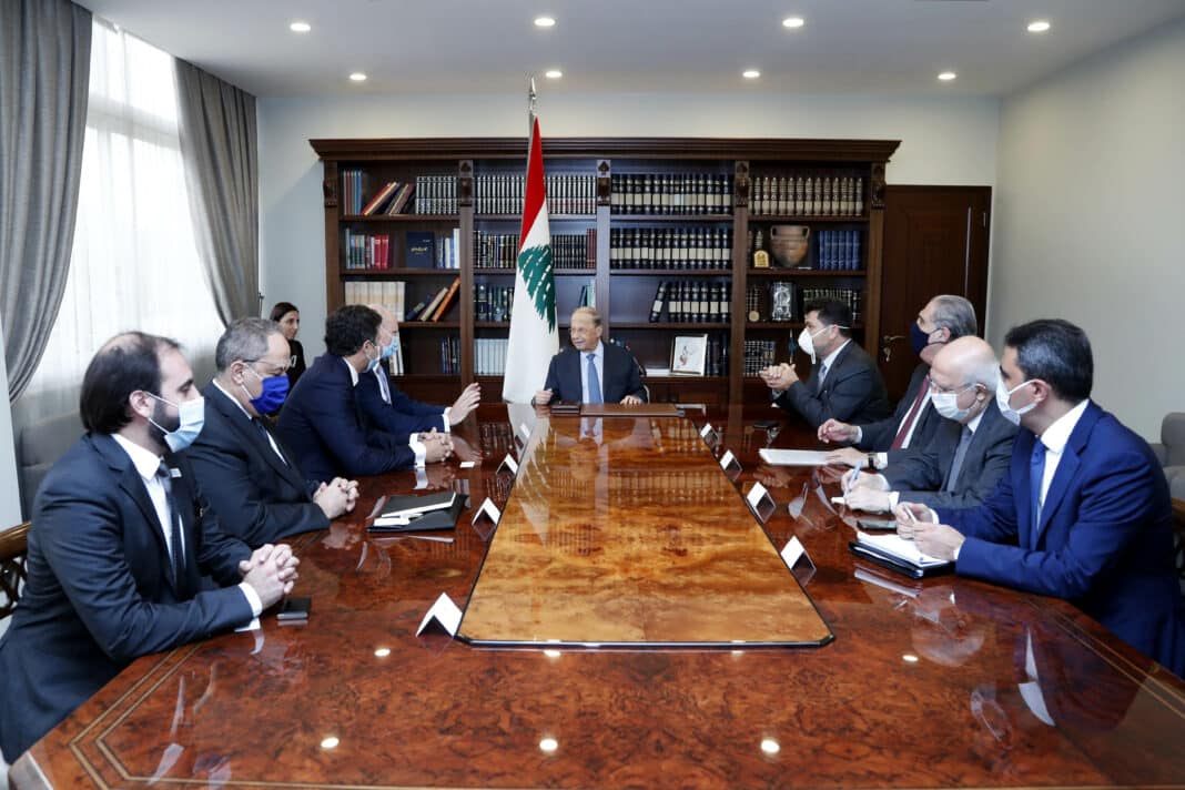 Le Président de la République libanaise rencontrant une délégation de Siemens, le 2 septembre 2020.