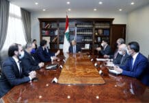 Siemens oeuvrera pour l’amélioration de la production de l’électricité publique au Liban Le Président de la République libanaise rencontrant une délégation de Siemens, le 2 septembre 2020.