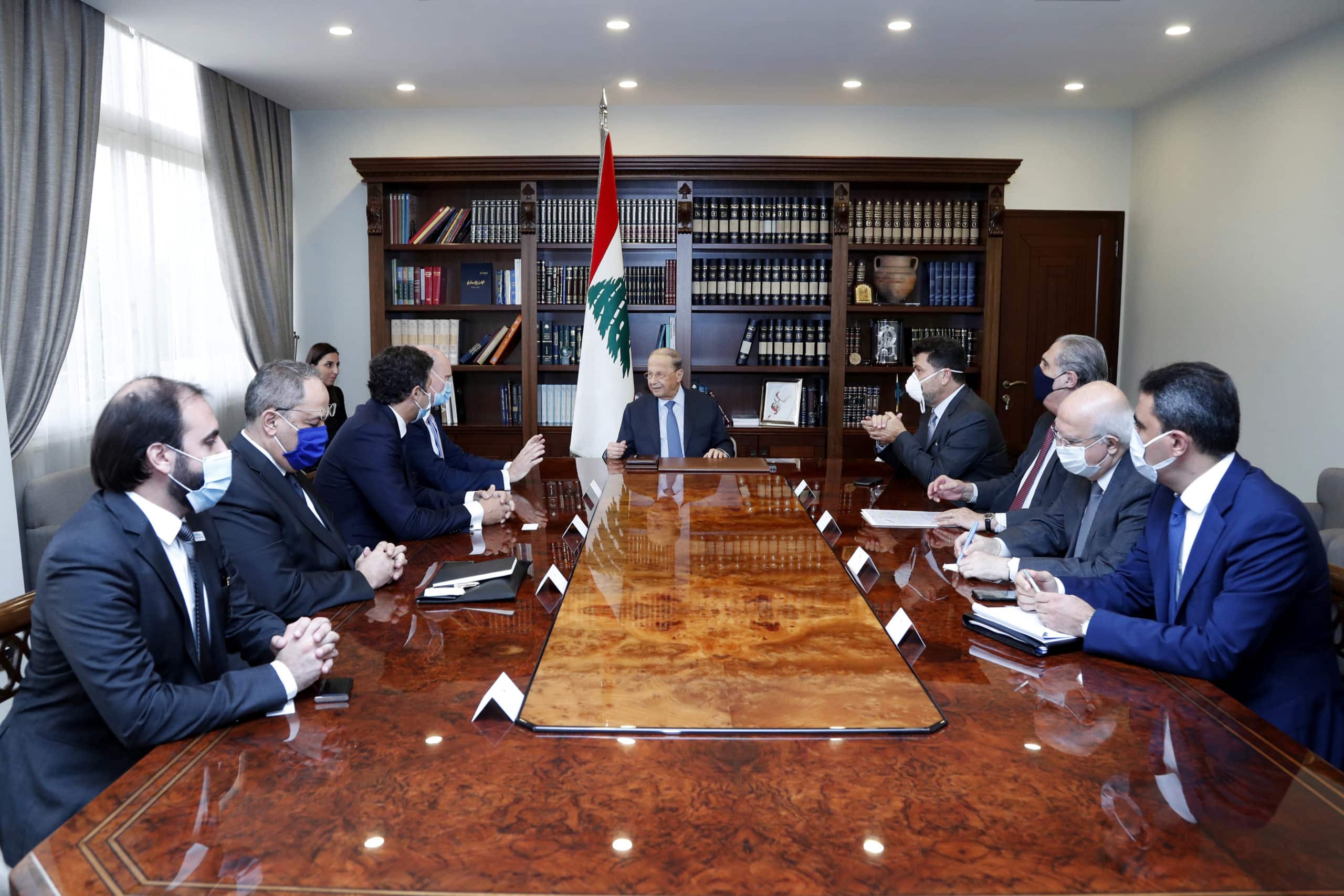 Le Président de la République libanaise rencontrant une délégation de Siemens, le 2 septembre 2020.