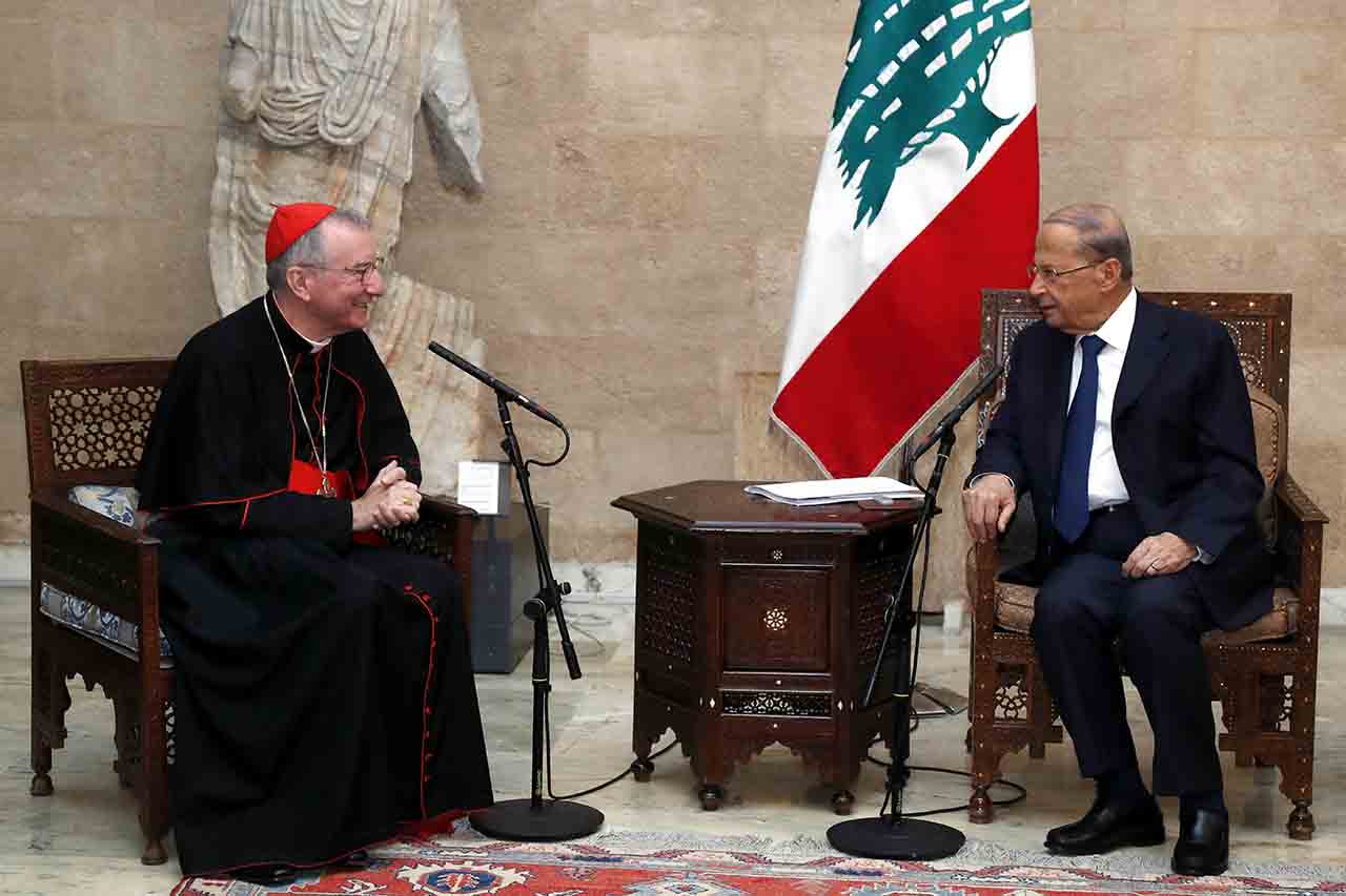 « Le Liban n’est pas seul. Il existe un soutien international pour reconstruire le Liban suite à l’explosion » Le cardinal Pietro Parolin avec le Président de la République, le Général Michel Aoun. Crédit Photo: Dalati & Nohra
