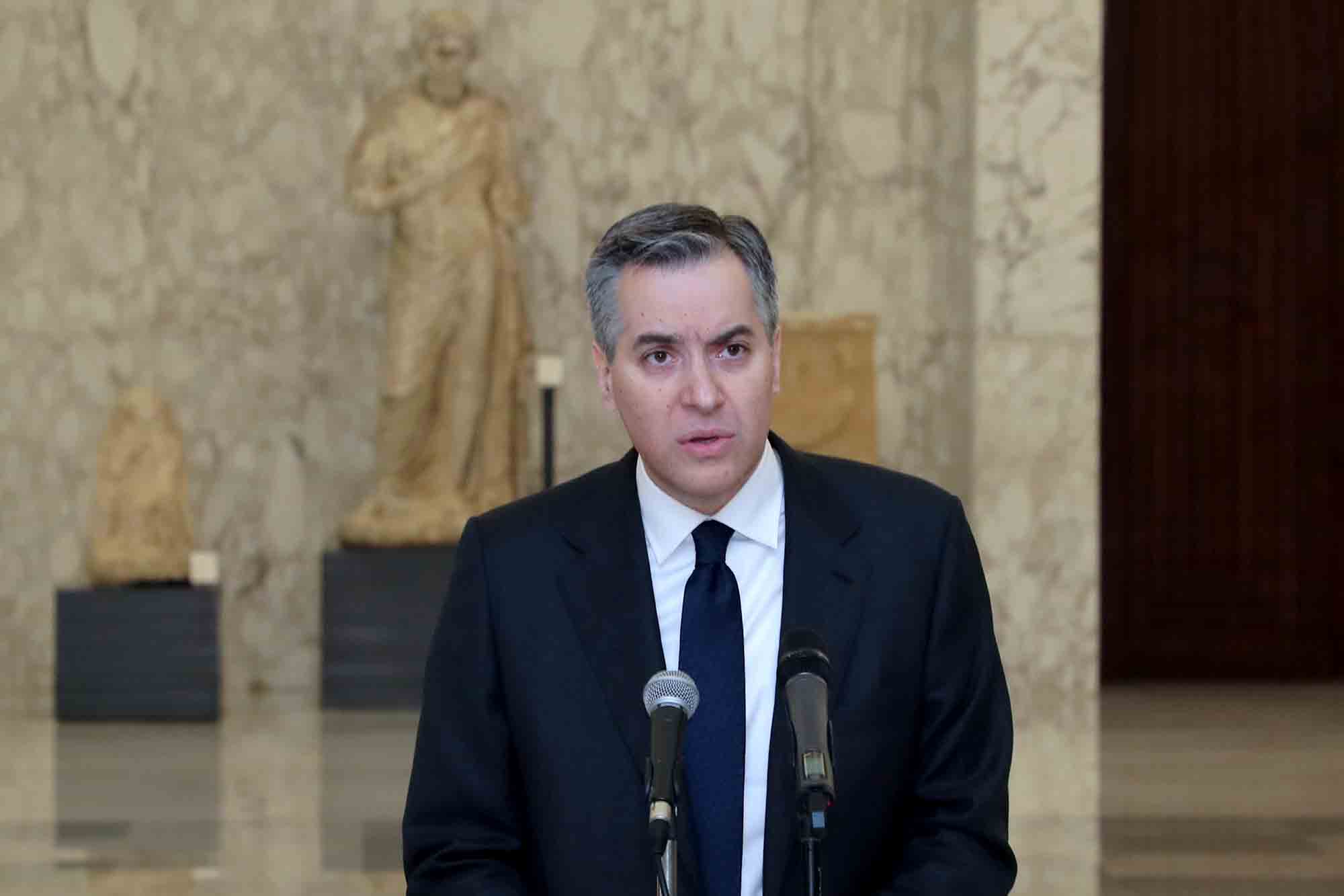 Le premier ministre Mustapha Adib annonçant sa démission. Crédit Photo: Dalati & Nohra