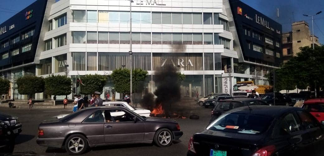 Des routes coupées à Tripoli et à Saïda, un début de rassemblement à Beyrouth Place Elia, Saïda. Crédit Photo: NNA