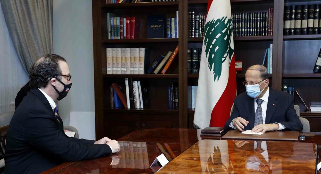Le médiateur américain David Schenker avec le Président de la République, le général Michel Aoun, vendredi 16 octobre 2020. Crédit Photo: Dalati & Nohra
