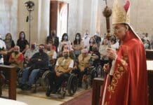 Der maronitische Patriarch Béchara Boutros Rahi feiert vor einer Delegation von Veteranen die Messe. Fotokredit: NNA