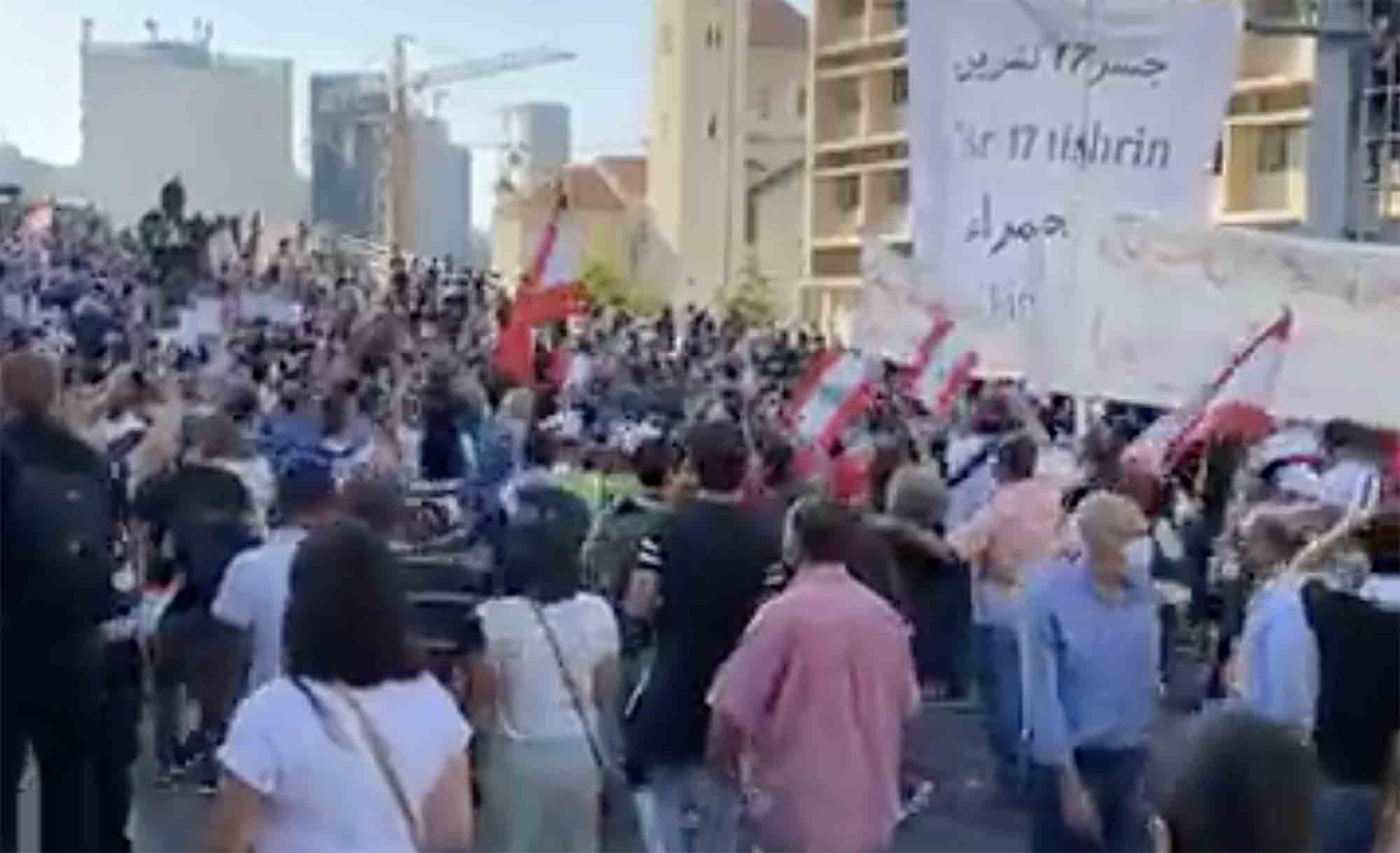 Rassemblement Place des Martyrs pour célébrer la première année de la "Révolution"