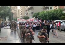 Manifestation contre la corruption devant Ein Tineh