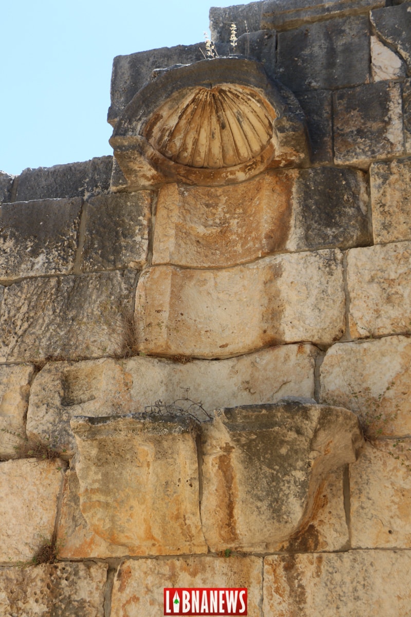 Niche pour les statues des divinités. Le temple romain de Bziza. Crédit Photo: François el Bacha, pour Libnanews.com. Tous droits réservés.