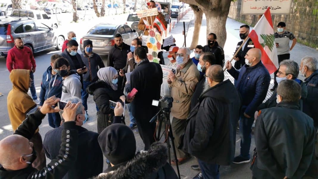 Confinement: Manifestation à Saïda, les routes coupées à Tripoli et Beddawi
