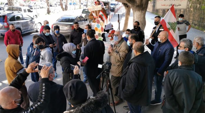 Confinement: Manifestation à Saïda, les routes coupées à Tripoli et Beddawi