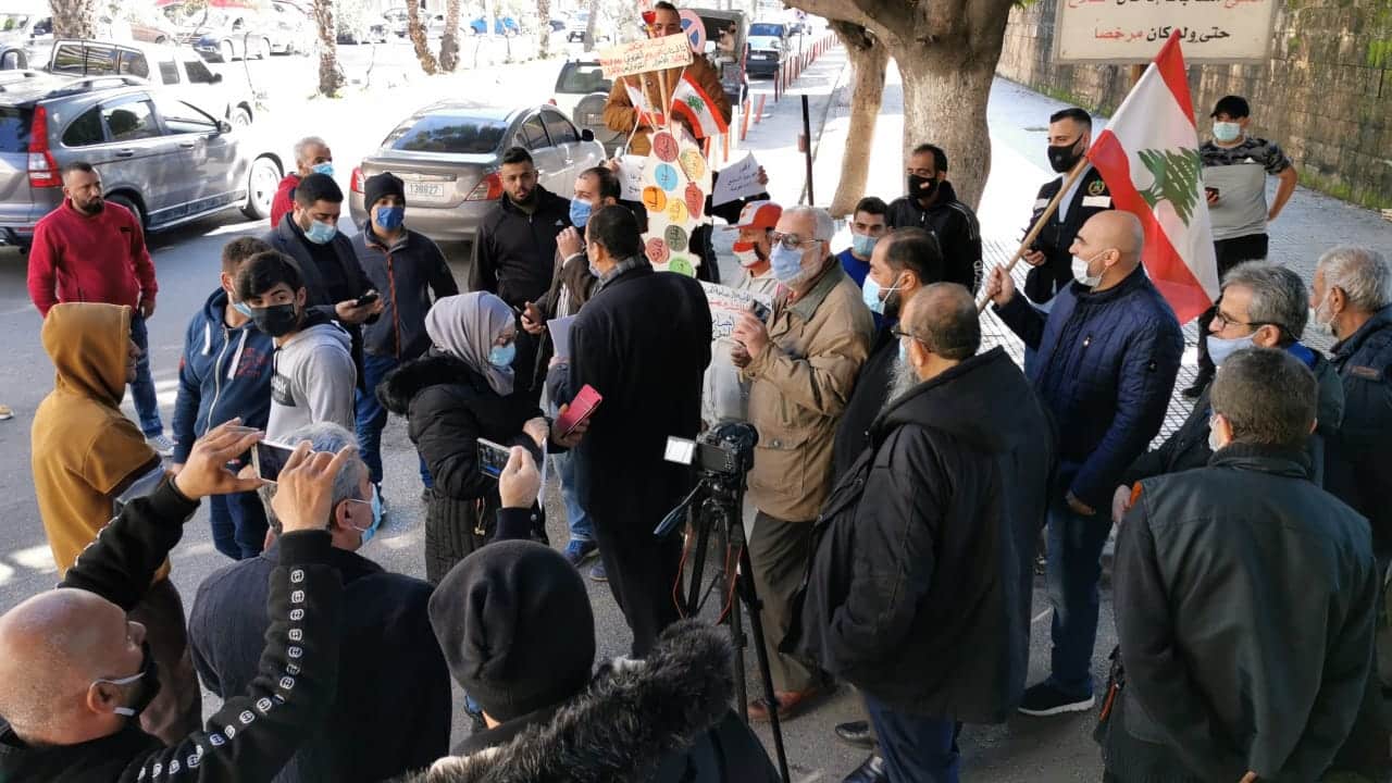 Confinement: Manifestation à Saïda, les routes coupées à Tripoli et Beddawi