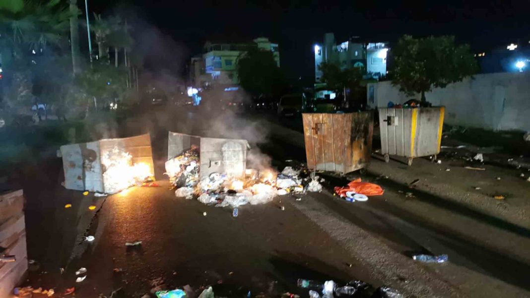 Routes coupées dans la capitale et des manifestations à Tripoli et Saïda
